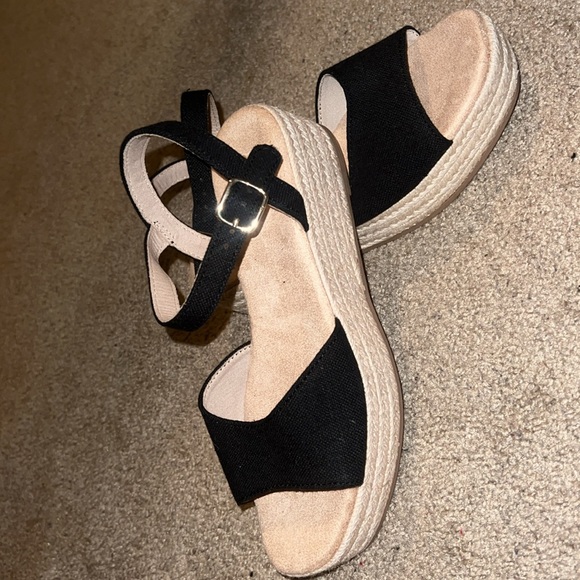 Black espadrilles never worn out! Runs big but comfortable - Picture 1 of 8